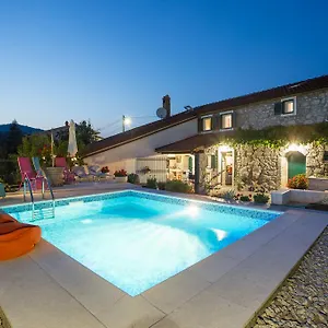 captains-villa-with-swimming-pool.in-istria.net/